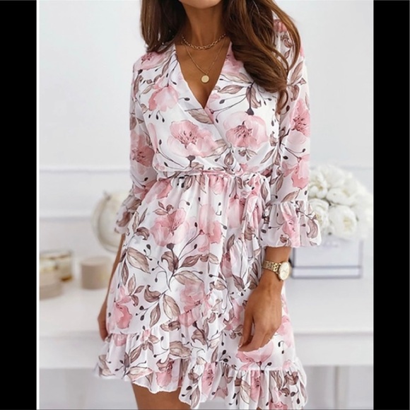 Dresses & Skirts - Floral Print Bell Sleeve Layered Ruffle Dress